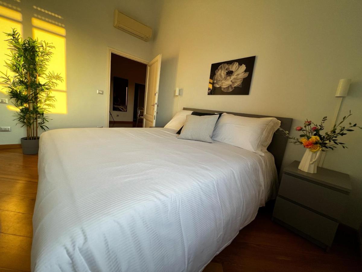 Chic Apt In Villa - Dolcevita Holiday Флоренция Екстериор снимка