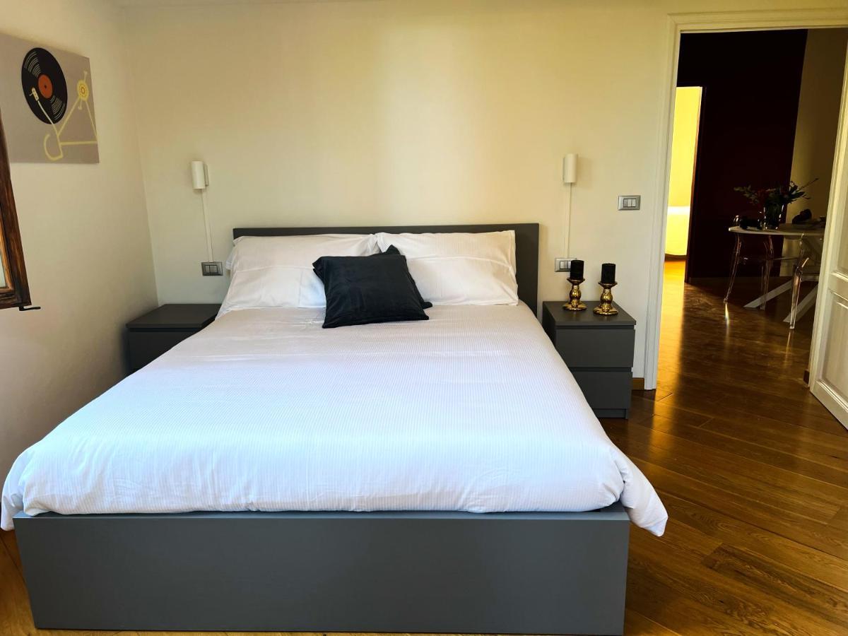 Chic Apt In Villa - Dolcevita Holiday Флоренция Екстериор снимка