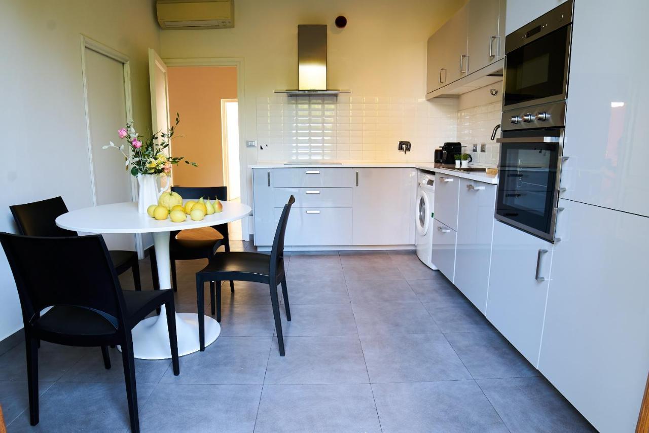 Chic Apt In Villa - Dolcevita Holiday Флоренция Екстериор снимка