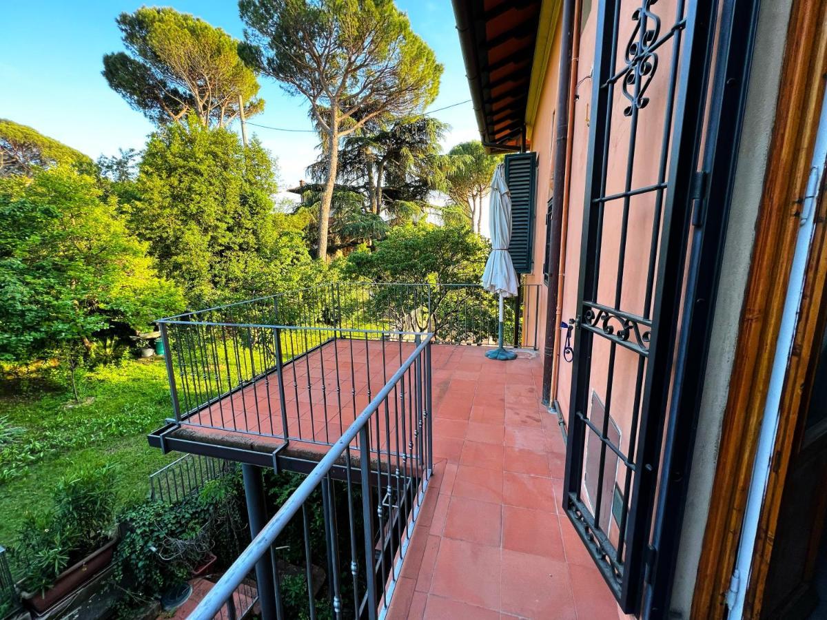 Chic Apt In Villa - Dolcevita Holiday Флоренция Екстериор снимка